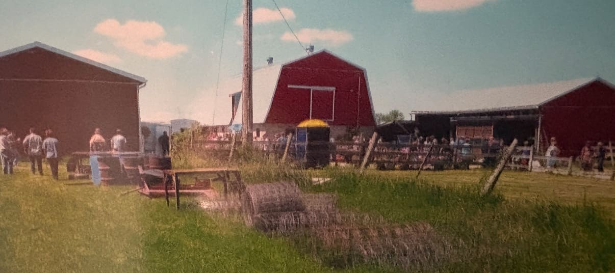 Items set out on the grass in front of a red barn (photograph from the JMAC Auctions website)
